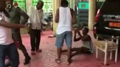 القاء القبض على 3 أشخاص ممن نفذوا الهجوم على الصحفيين الجزائريين بالكاميرون القبض