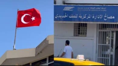 رفع علم تركيا في تونس