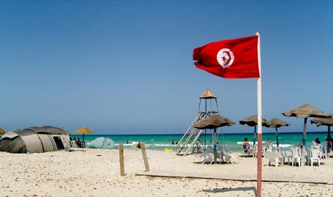مهندس بالرصد الجوي يكشف الحقيقية شواطئ مغلقة بسبب إشاعات موجة الحر وهذه الحقيقة plage tunisien