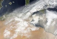 3 منخفضات جوية متتالية وأمواج قد تصل إلى 10 أمتار