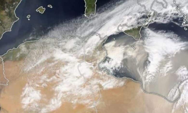 3 منخفضات جوية متتالية وأمواج قد تصل إلى 10 أمتار